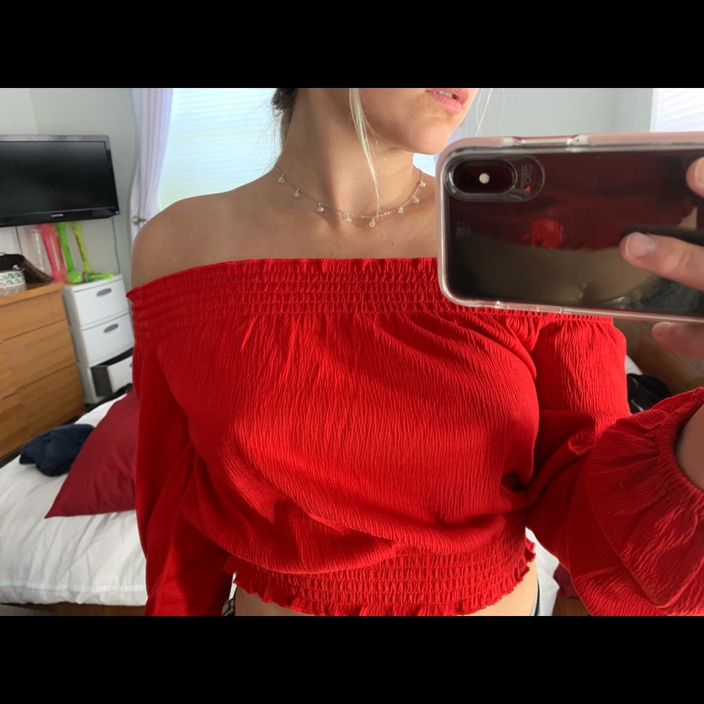off the shoulder long sleeve crop top